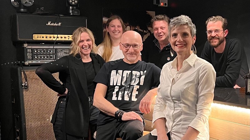 Porcelain plays Moby (tribute)
